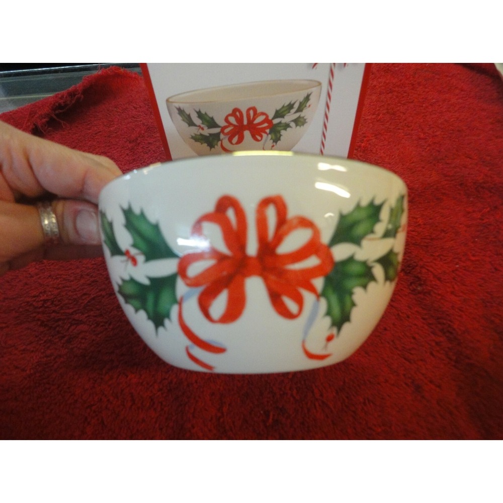 Lenox Holiday Candy Nut Dish Bowl Holly Red Bow Christmas 16oz size NEW in box